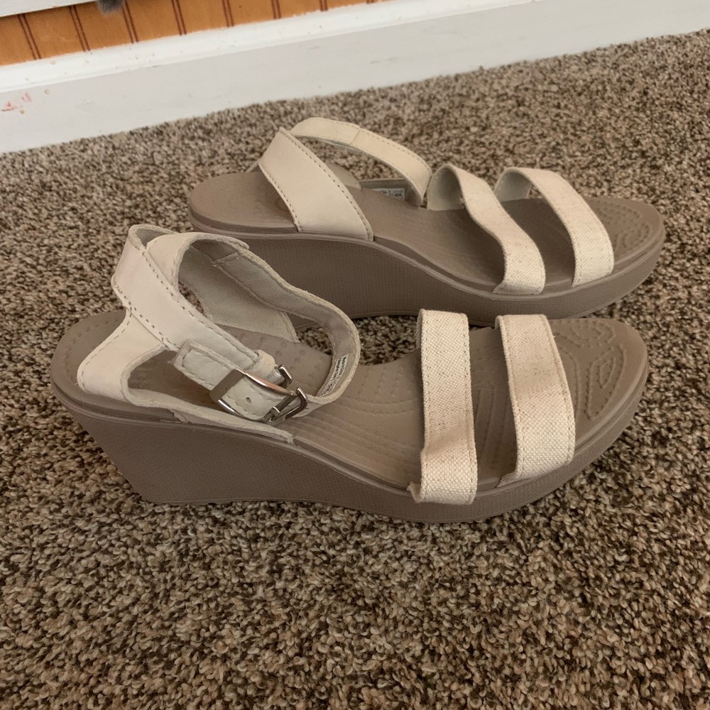 Crocs Womens Leigh Wedge (Sz 8) Oat/Mushroom